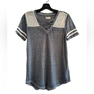 Maurices Womens XS Sporty Lightweight Summer Blouse Gray Top  Short Cap Sleeves